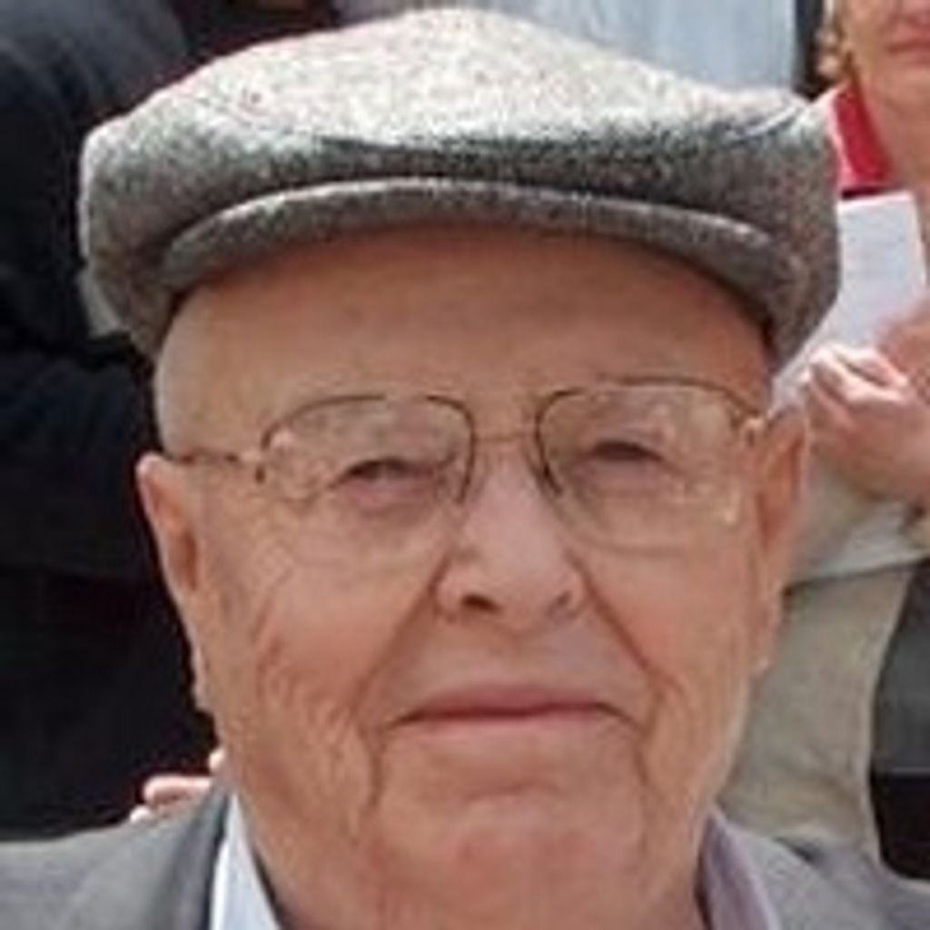 Lawrence A Mundstock