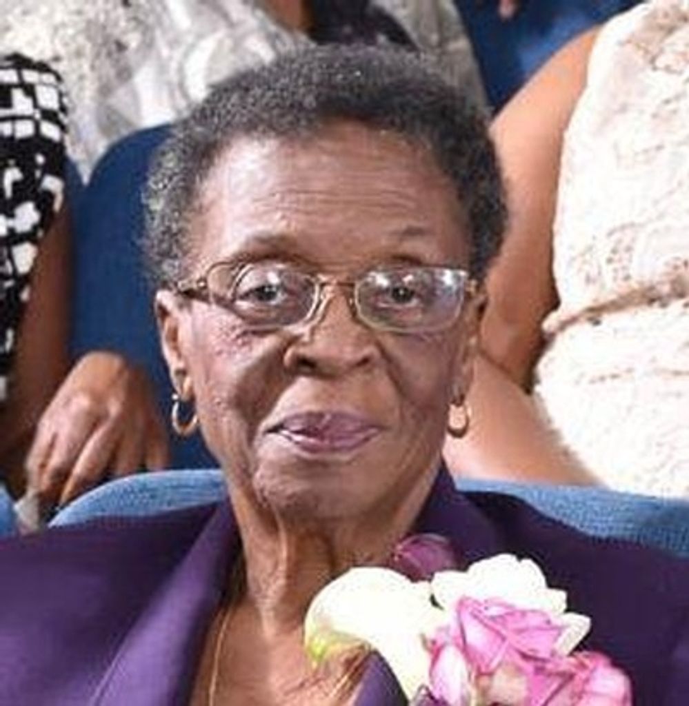 Ms.Maxine Bass