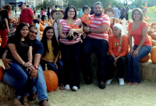 Yolanda C. Gonzalez photo gallery thumbnail 196 of 357