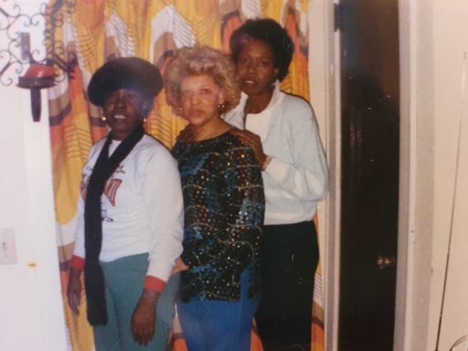 Gloria Jean Glover photo gallery thumbnail 18 of 19