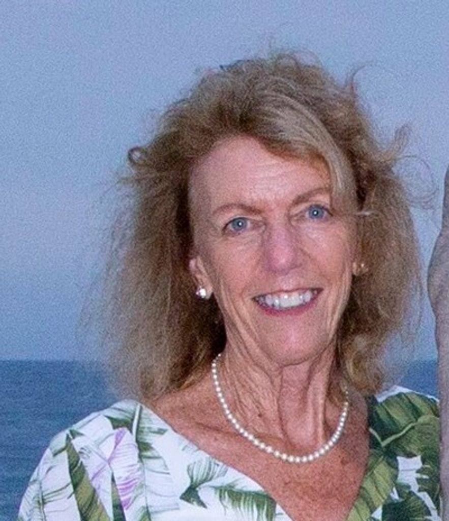 Carolyn Woodall Davis Profile Photo