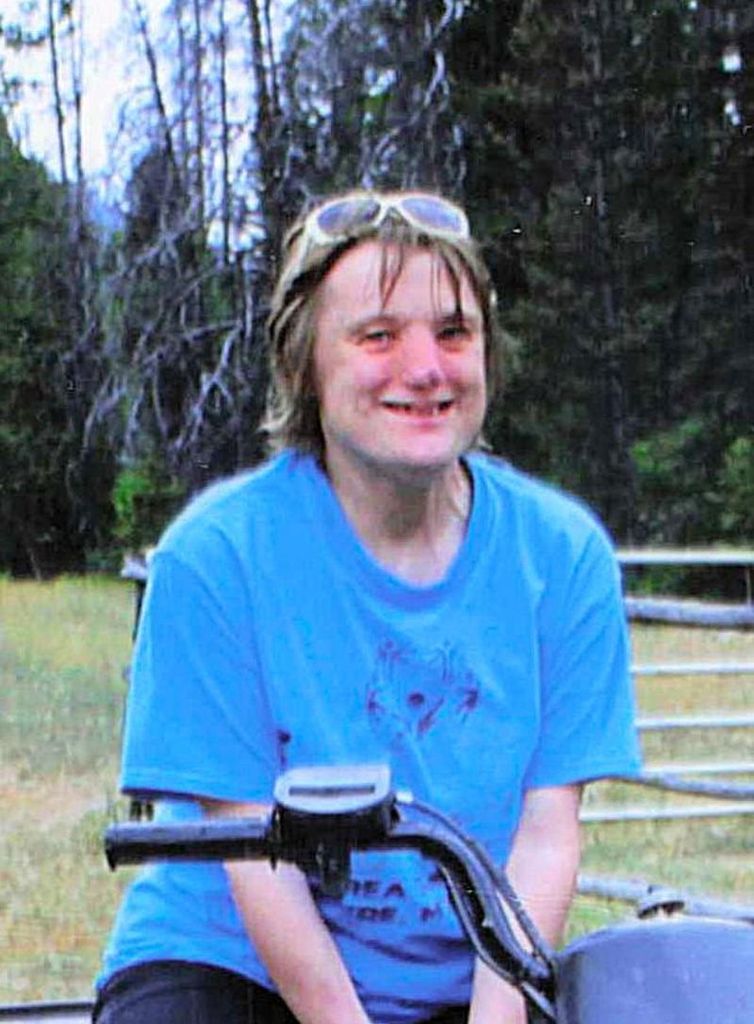 Roxanne Arleen Knudson