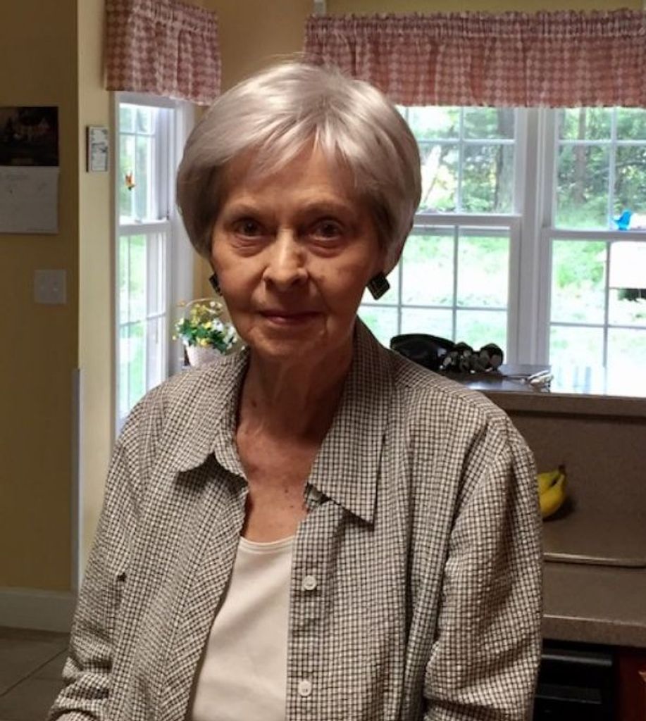 Emmy Lou Holman Profile Photo