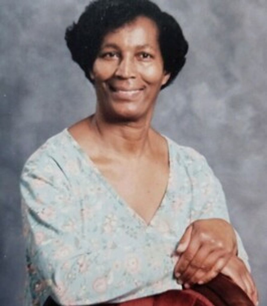 Lola  Campbell