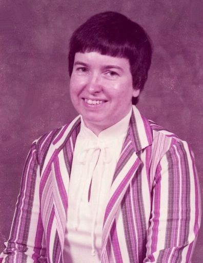 Roberta Seavey photo gallery thumbnail 8 of 61