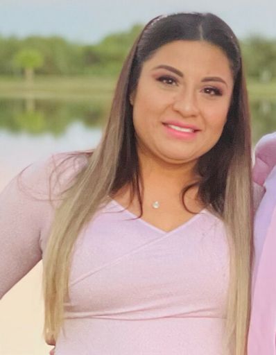 Karen Lizbeth Medellin photo gallery thumbnail 1 of 204