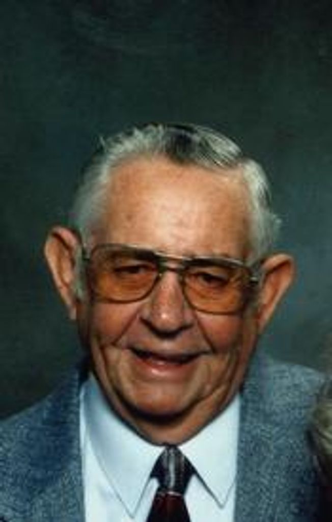 Lloyd Vernon Mccanliss Profile Photo
