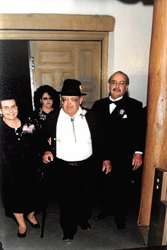 Abel Bustamante photo gallery thumbnail 13 of 42