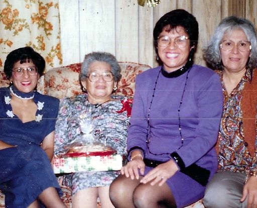 Yolanda C. Gonzalez photo gallery thumbnail 37 of 357