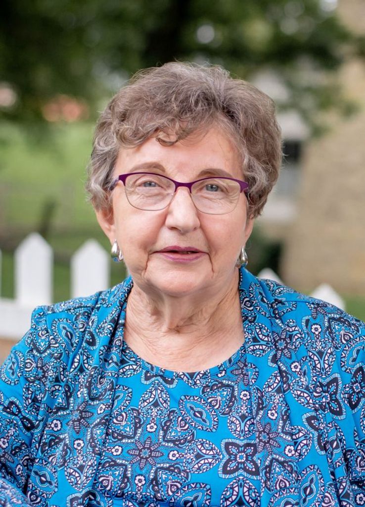 Lavonne Anna Domke