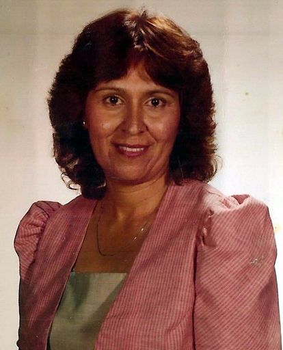 Yolanda C. Gonzalez photo gallery thumbnail 69 of 357