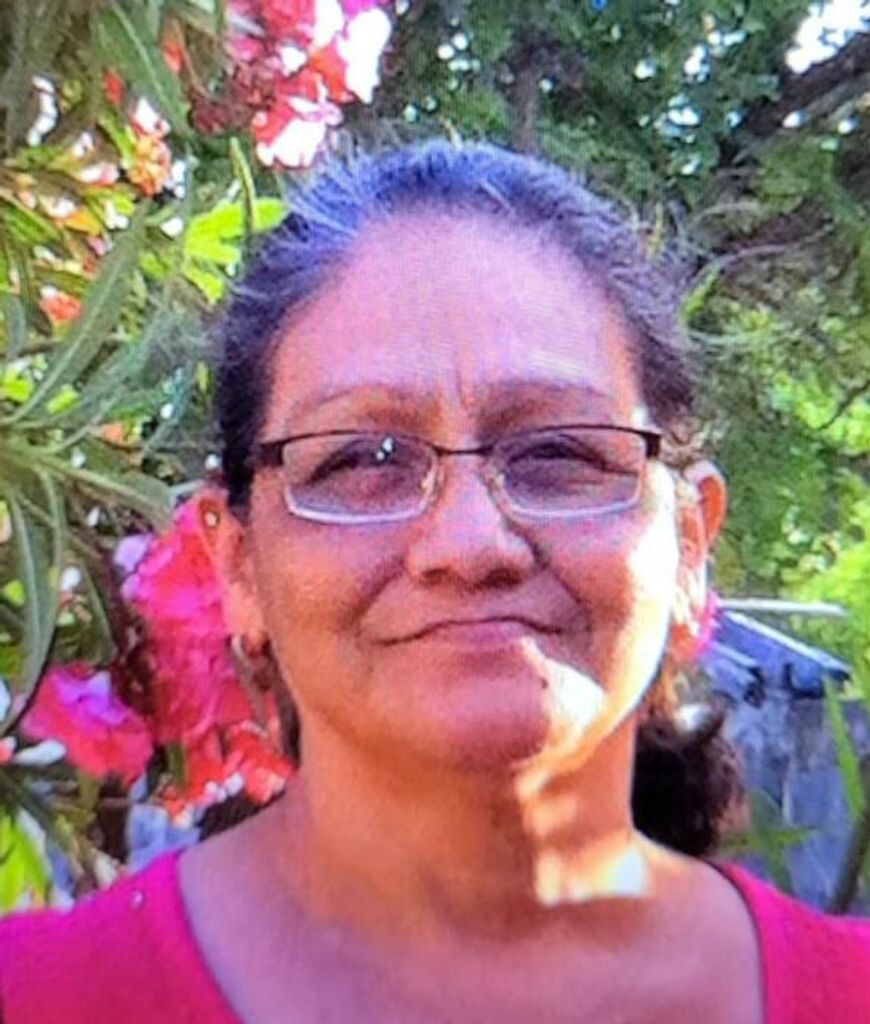 Sandra R Lopez