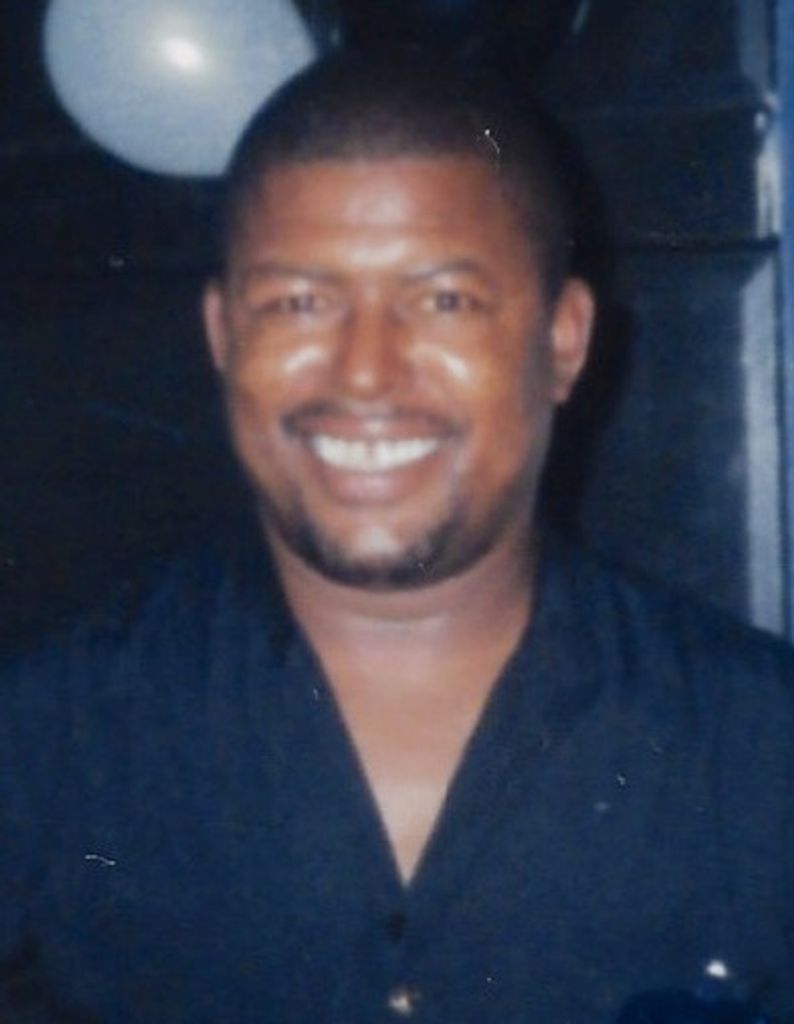 Robert Earl Holmes Profile Photo