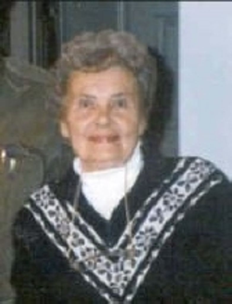 Jacqueline E. Jackie" (Davis) Smith