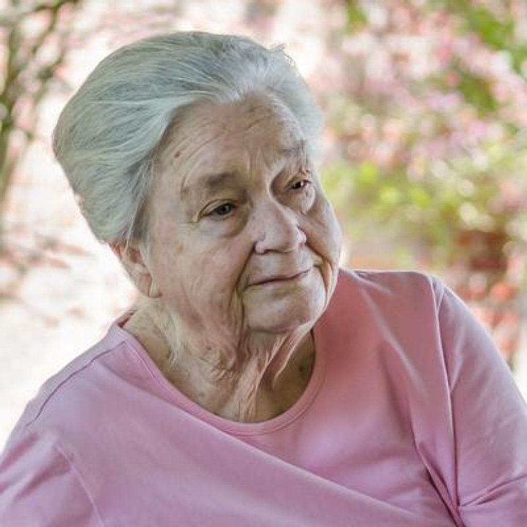 Lois Hughes Hernandez Profile Photo
