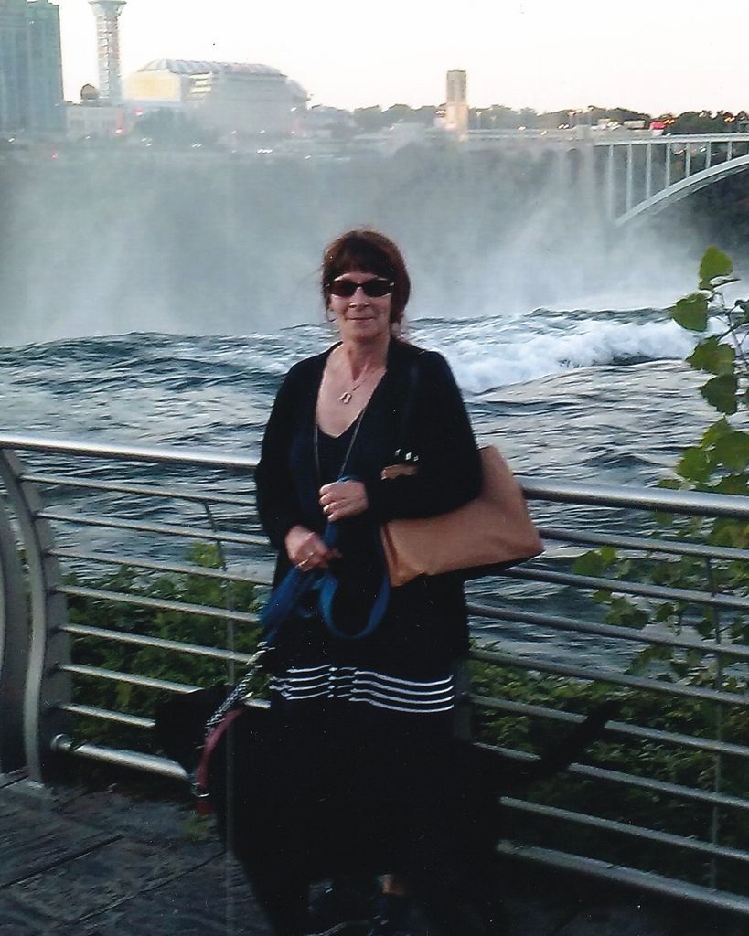 Vicki Main Hollingsworth