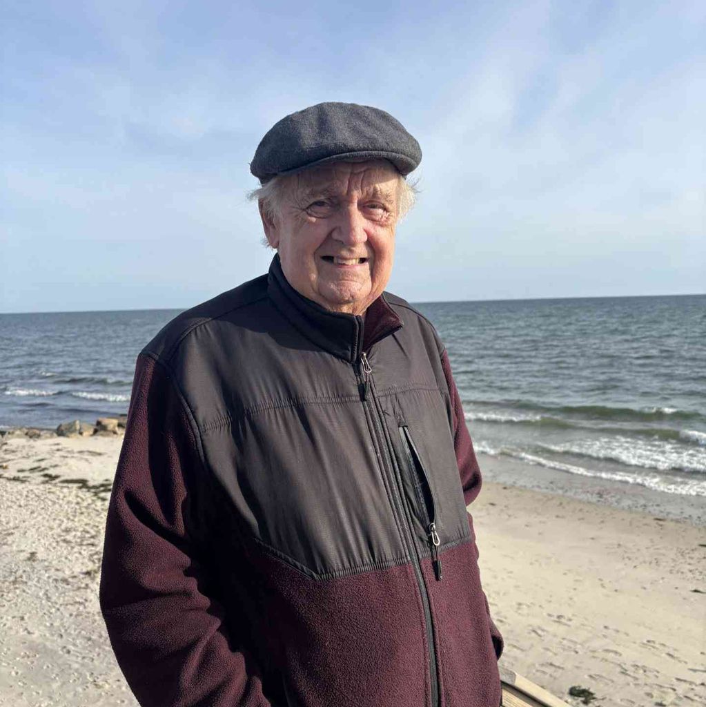 Robert White Profile Photo