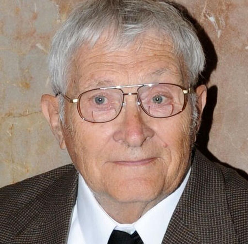Robert W. Van Thull