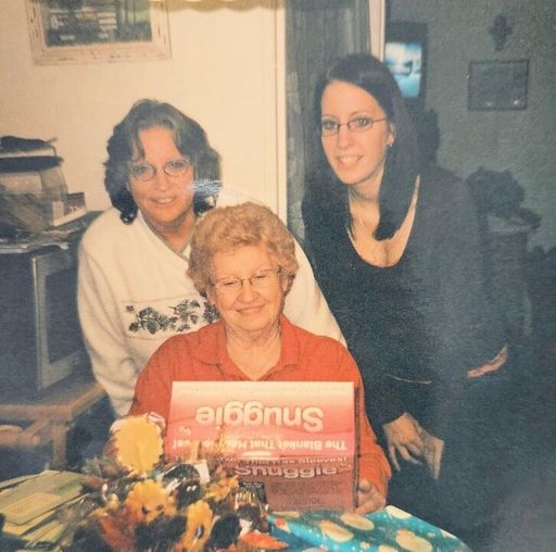 Lori Newcomb photo gallery thumbnail 99 of 130