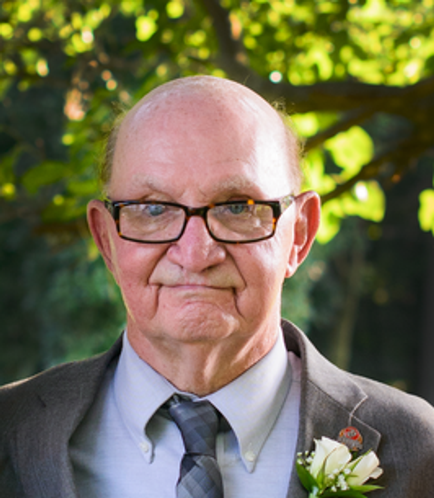 Robert Tomlinson Profile Photo