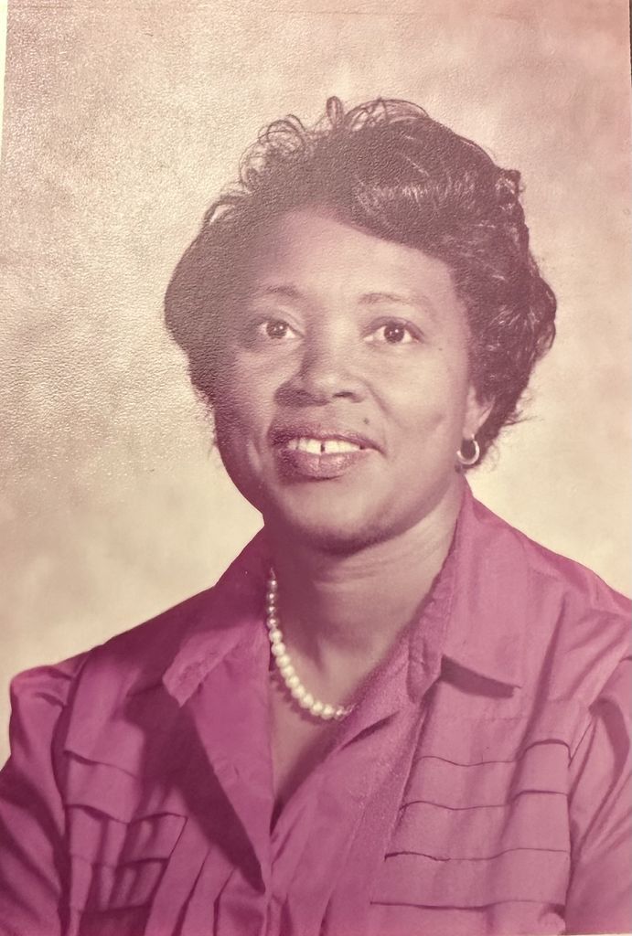 Adlena Topp Mckenzie