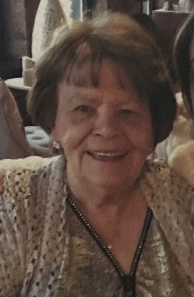 Delores "Del" (Avila)  Paiva Profile Photo
