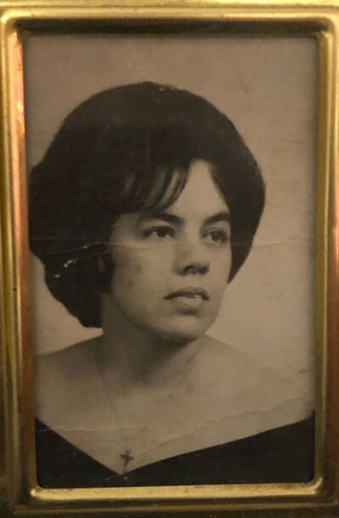 Consuelo Bosques Alex