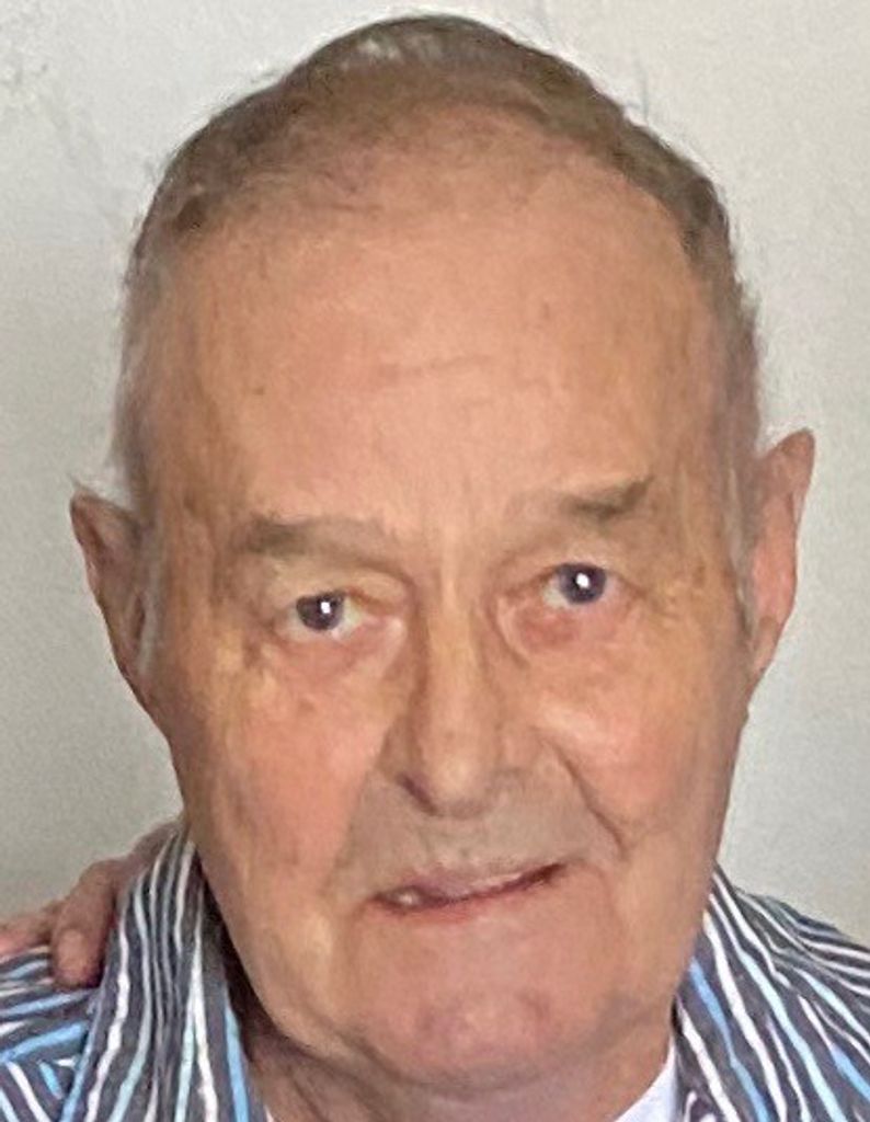Glen D Hollis