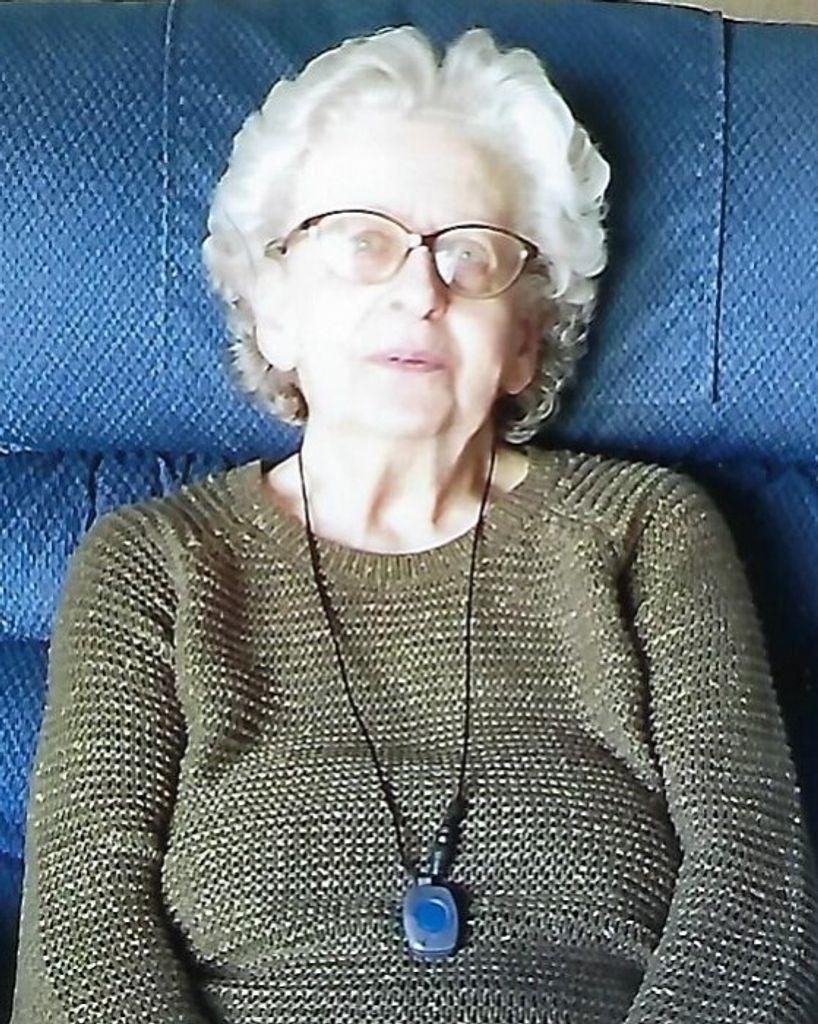 Elaine Hellen (Piantek)  Lewis Profile Photo