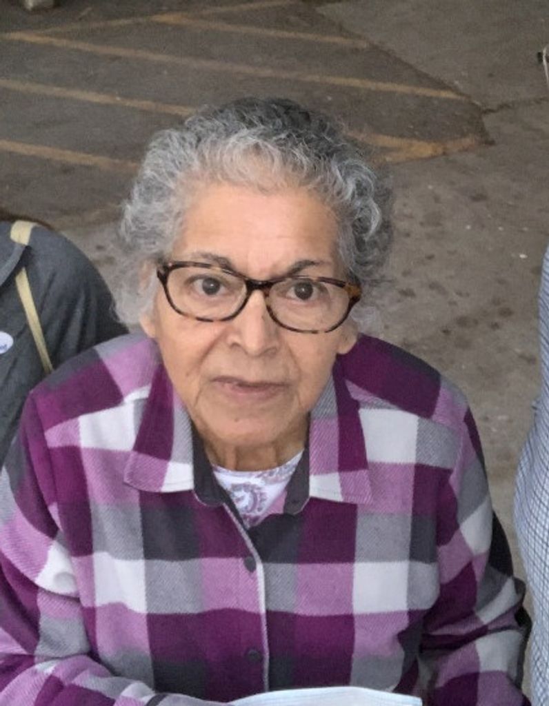 Linda M. (Moreno)  Guerra