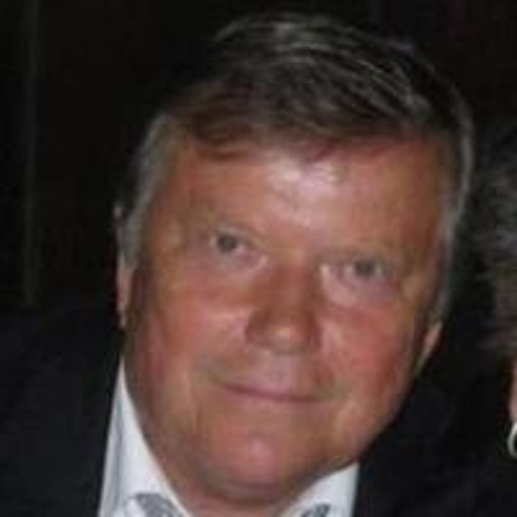 Tom Dedek
