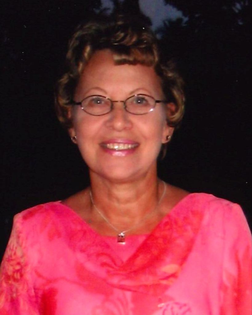 Suzanne "Sue" Smith