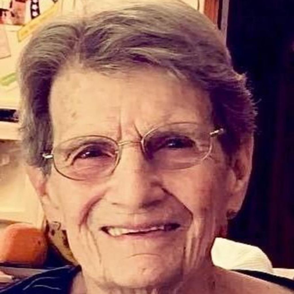 Elizabeth L Fraczek