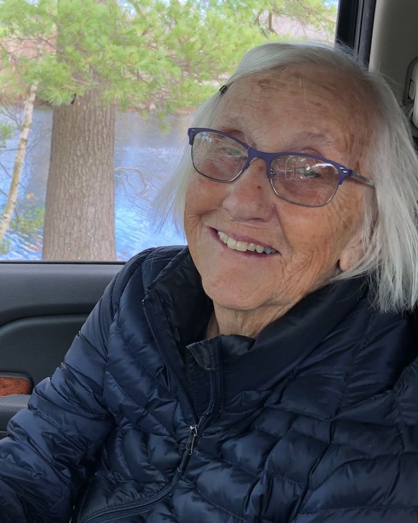 Helen T Emma Profile Photo