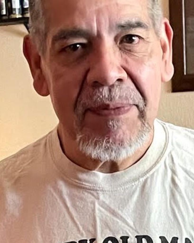 Roberto Rosales Jr. Profile Photo