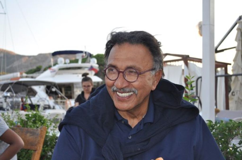 Lawrence  Gary Khan Profile Photo