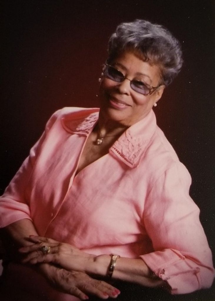 Elizabeth Thomas Profile Photo