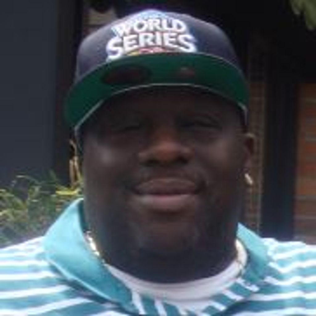 Desmond Thomas Profile Photo