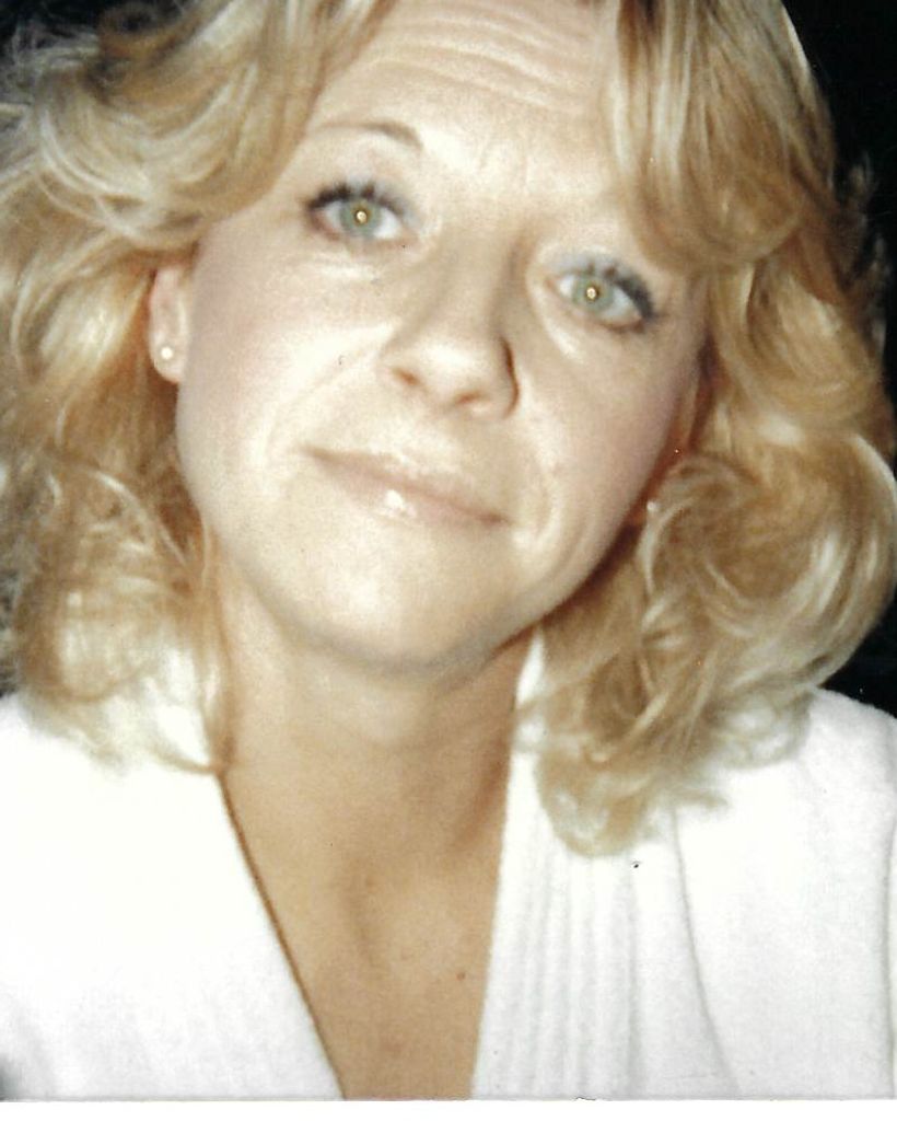 Mary R Lautner