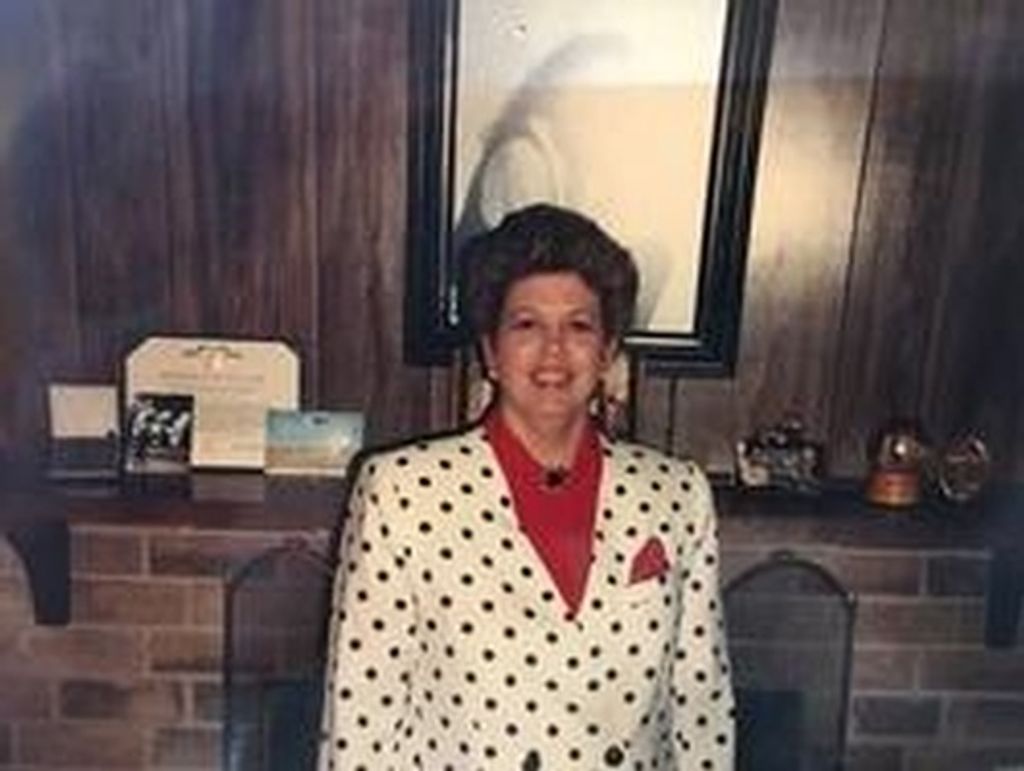 Julia Elaine Edwan Profile Photo