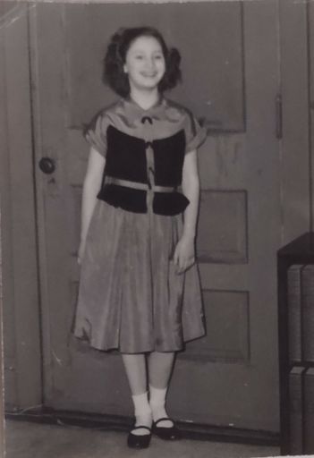 Vicki Barnett photo gallery thumbnail 7 of 14