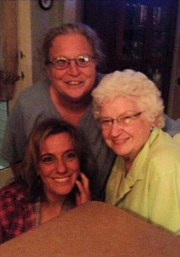 Lori Newcomb photo gallery thumbnail 42 of 130