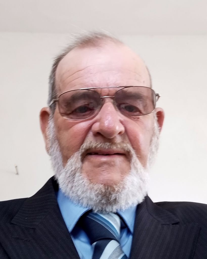 Leonard Carver Profile Photo