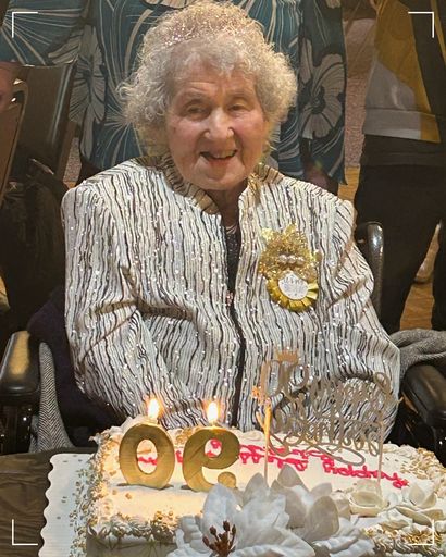 Criselda Saavedra's obituary image