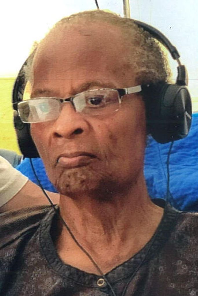 Esther Vanin Profile Photo