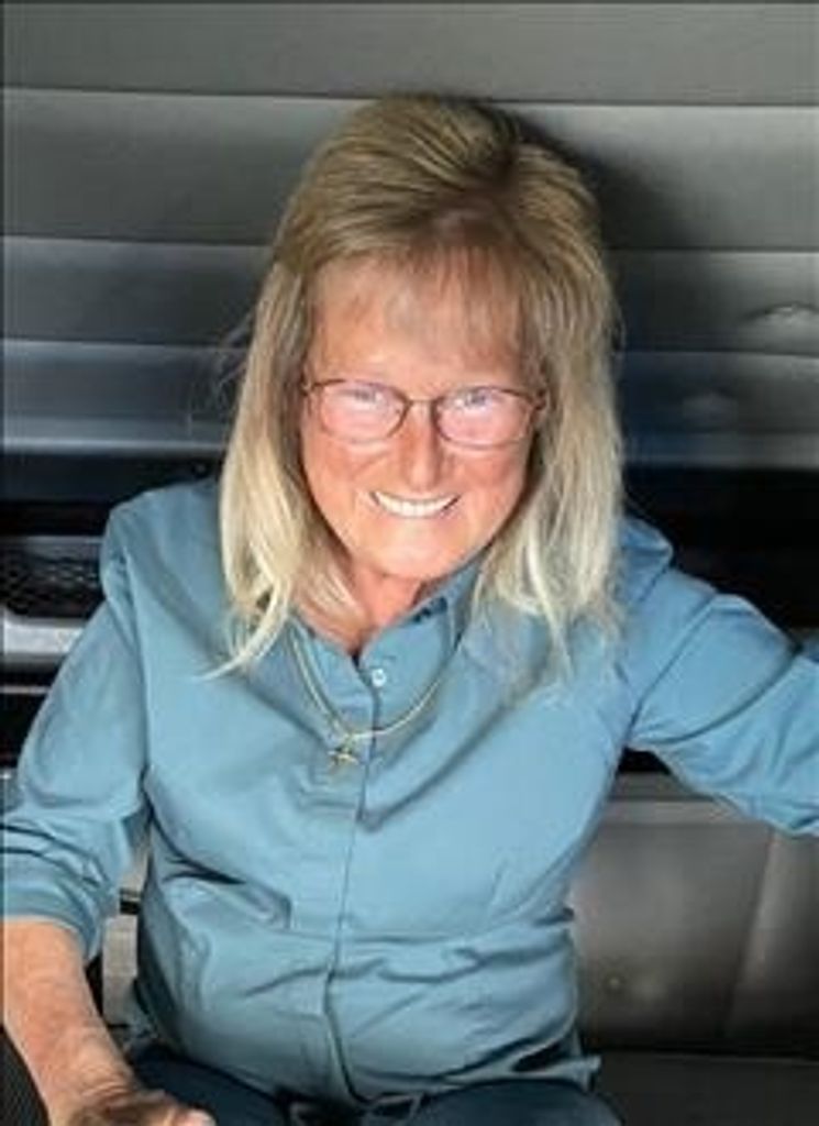 Julia Bowden Profile Photo