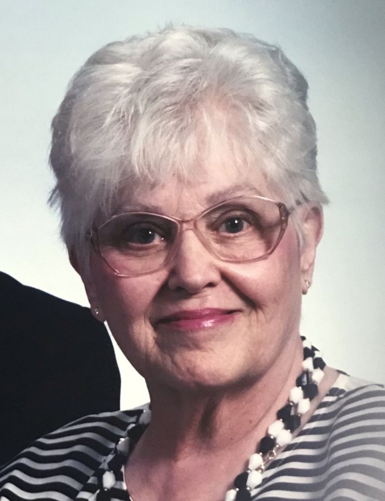 Mary Elizabeth Benes Profile Photo