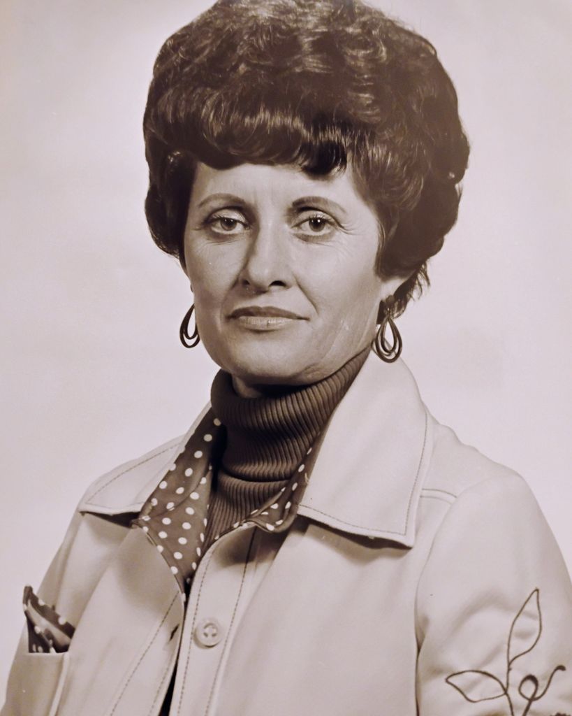 Lonie Floyce "Flo" Hahn