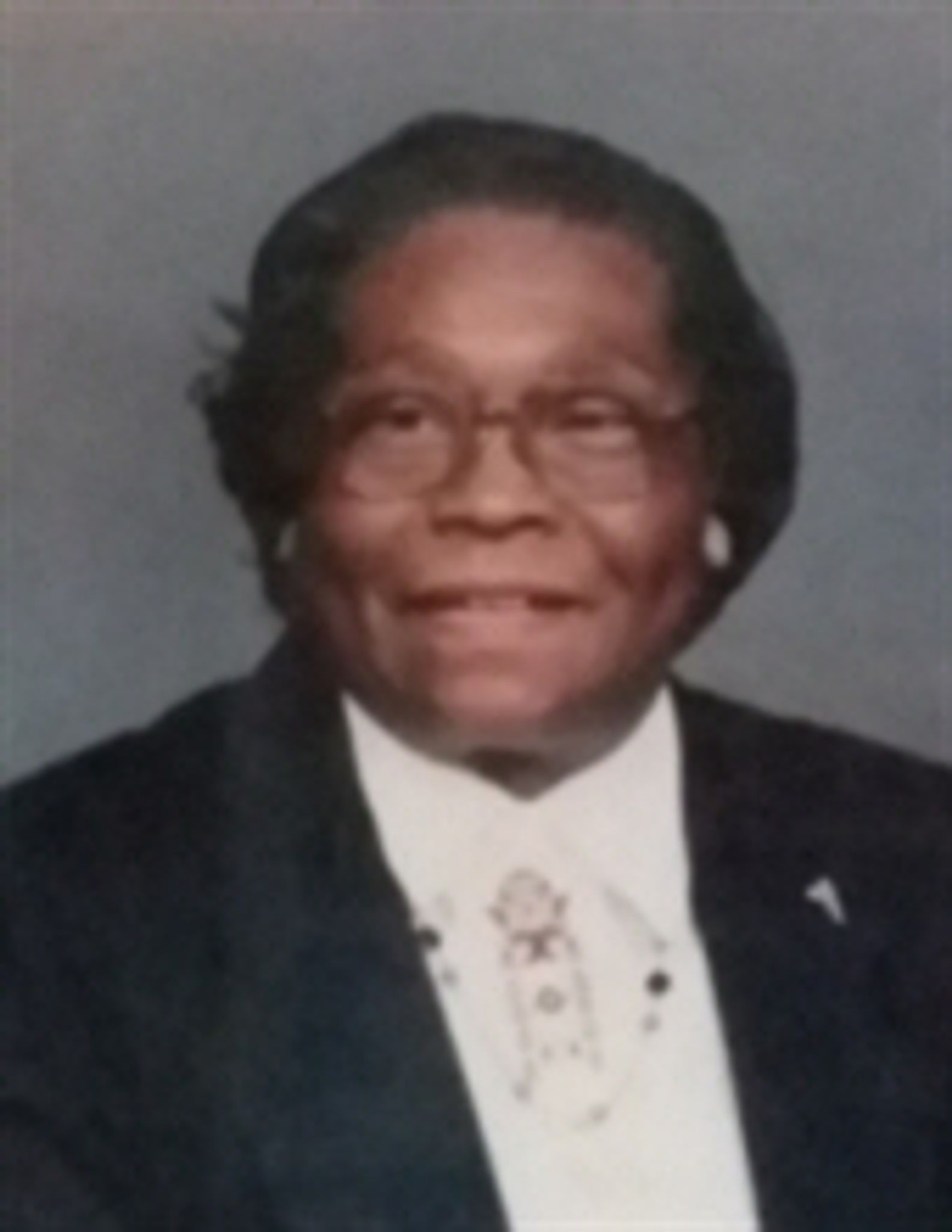 Clara Hollins photo gallery image 1 of 2