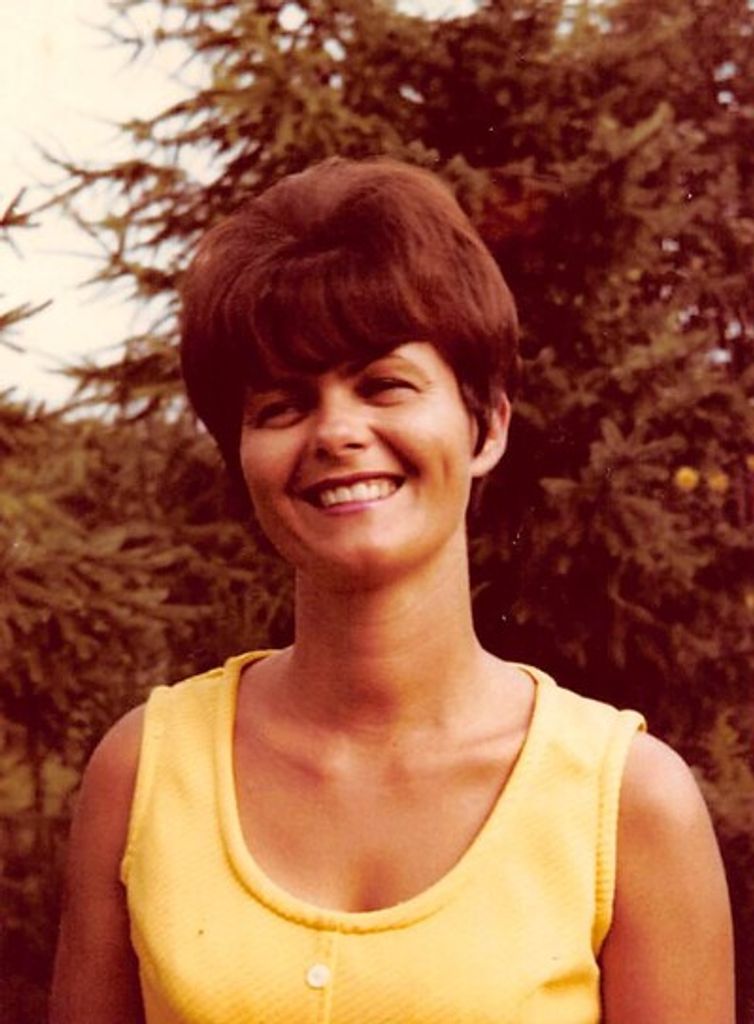 Christine Riedl Maxwell Profile Photo